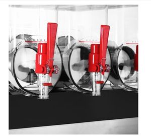 Tres máquinas congeladas hielo de Puppie del aguanieve de los cuencos para el anuncio publicitario